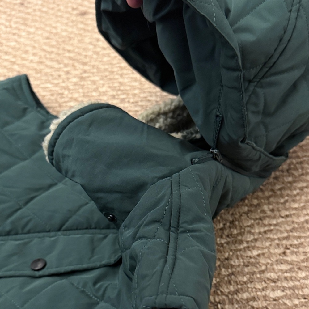 New Kavu Luna Peak Vest - women's large - plaid green hooded winter travel NWT - Picture 13 of 13